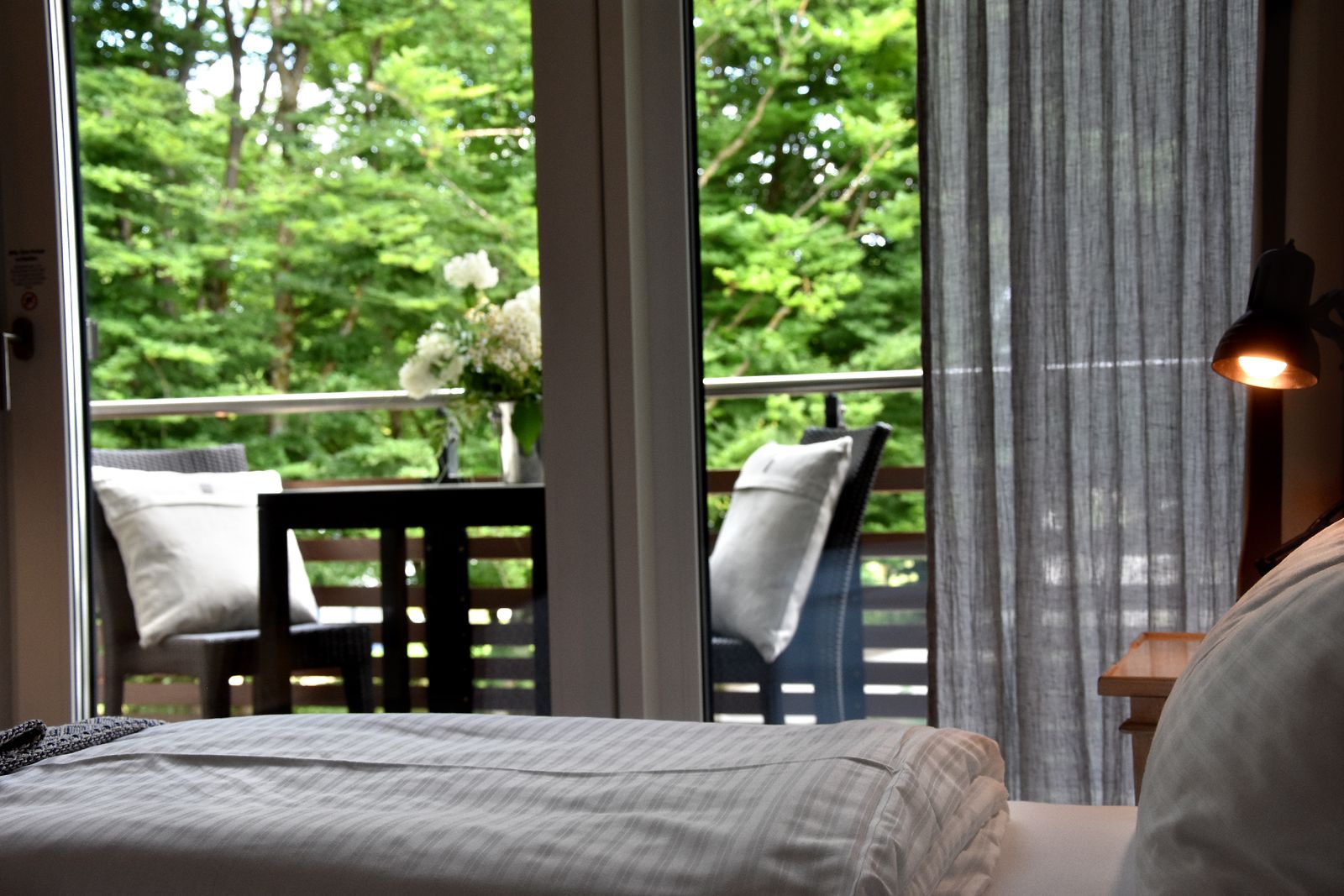 Waldzimmer mit Balkon inklusive Wellnessgarten und Frühstückbüffet image 1 - Hotel Wellnessgarten