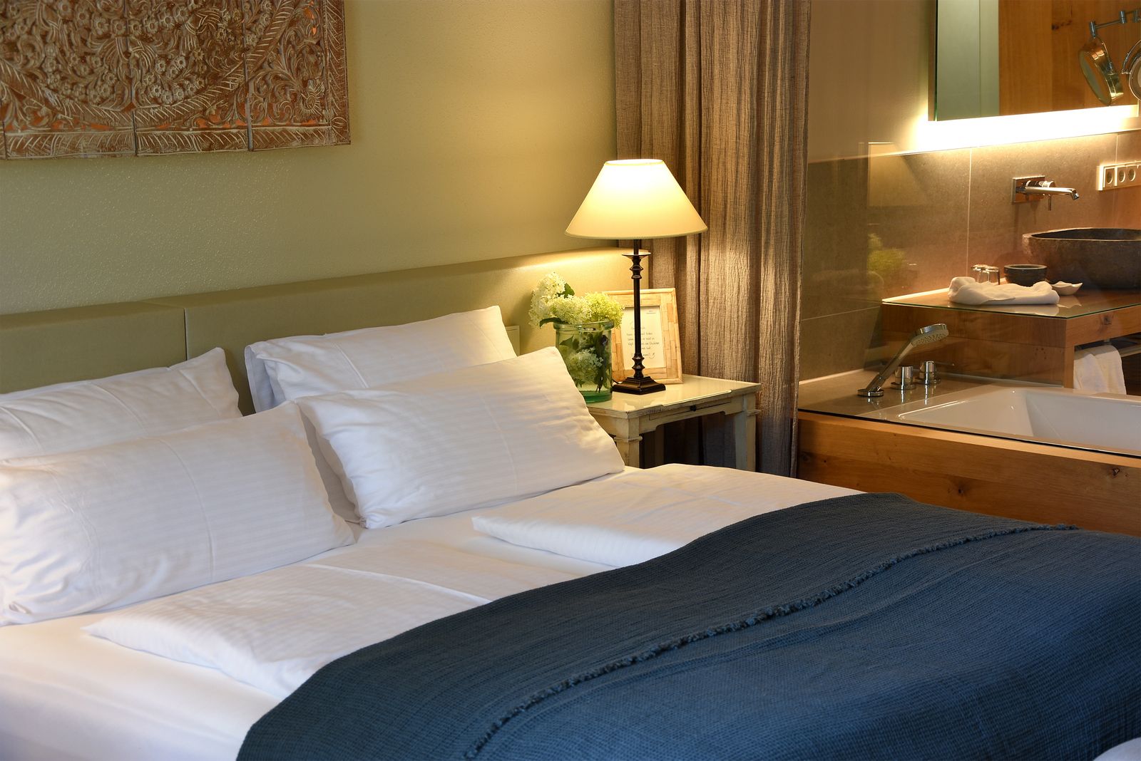 Panoramazimmer mit Balkon inklusive Wellnessgarten und Frühstücksbüffet image 2 - Hotel Wellnessgarten