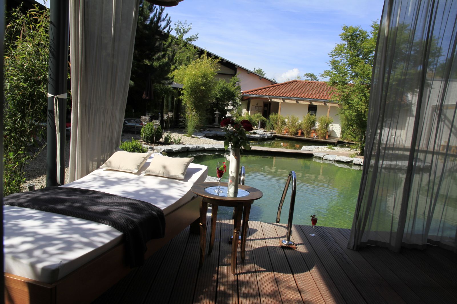 Gartenzimmer mit Terrasse inklusive Wellnessgarten und Frühstücksbüffet image 8 - Hotel Wellnessgarten