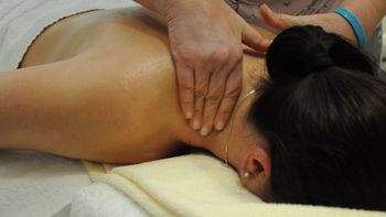 KOPF-HALS-NACKEN-MASSAGE (45 Min.)