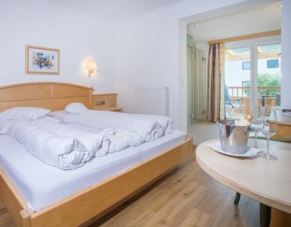 Adults Only Verwöhnhotel KRISTALL****S: Double room with balcony (in annex building)