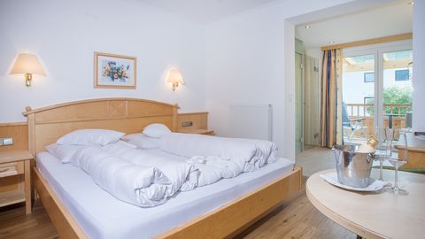 Doppelzimmer mit Balkon (im Nebenhaus)