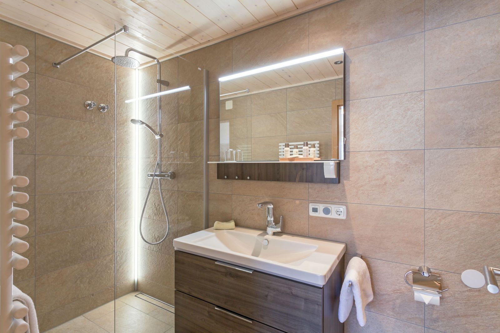 SUPERIOR Single Room Apartment "Silver Thistle" image 3 - Biohotel Eggensberger