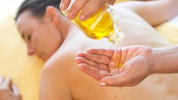 Aroma oil full-body massage