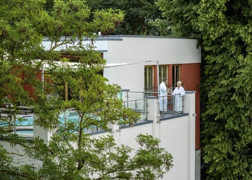 Bio-Thermalhotel Falkenhof: Therme mit Ausblick - Bio-Thermalhotel Falkenhof, Bad Füssing, Bayern, Deutschland