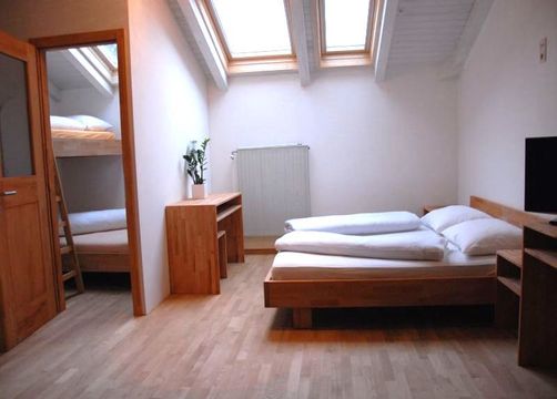 biohotels anna bio mehrbettzimmer mit dachfenster (1/3) - Landhotel Anna & Reiterhof Vill