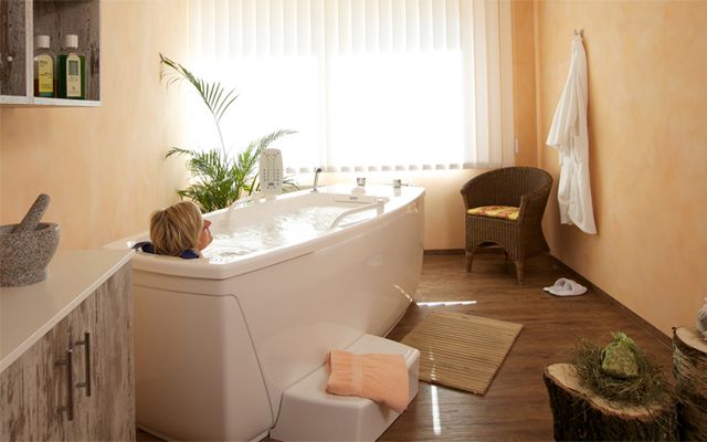 Schwarzwälder Fichtennadelbad - Naturparkhotel Adler St. Roman