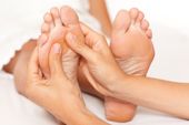 Fußmassage und Fußpeeling