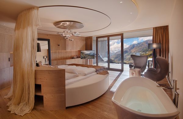 Last Minute: Suite • Amonti: Romantic Suite