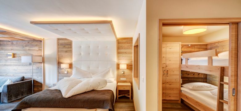 Quellenhof Luxury Resort Passeier: Double room Ortler image #1