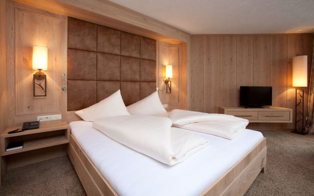 Hotel Room: Room Rot Flüh - Hotel Lumberger Hof