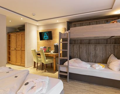 MY ALPENWELT Resort: Deluxe Doppelzimmer "Bergblick" mit Zusatzbett