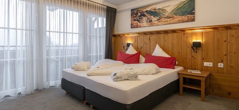 MY ALPENWELT Resort: Deluxe Doppelzimmer „Bergblick“ image #1