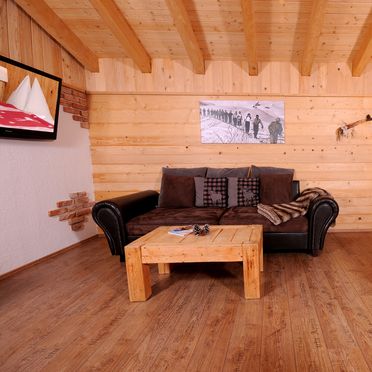 Wohnbereich mit gemütlicher Couch & TV, Almchalet Dorfblick, Mühlbach am Hochkönig, Salzburg, Salzburg, Österreich