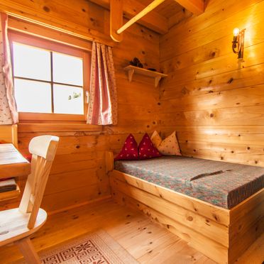 Stube mit Kachelofen, Berghütte Kelchsau, Wörgl, Tirol, Tirol, Österreich
