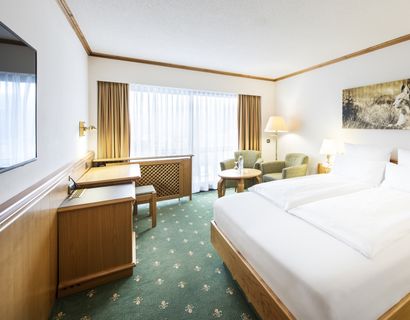 Hotel Sonnenhof Lam: Standard-Doppelzimmer zur Waldseite mit Balkon/Terrasse