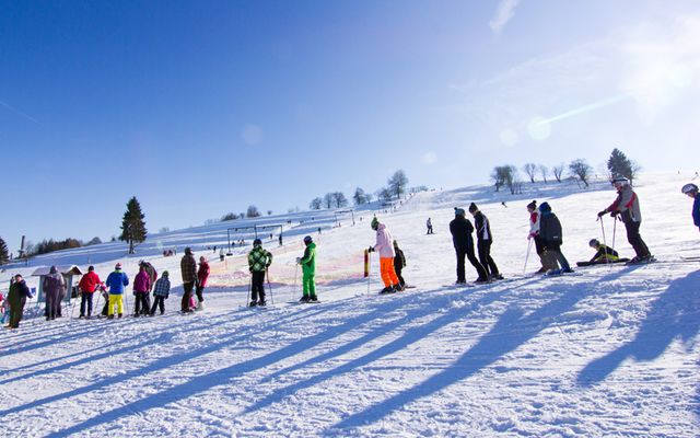 Familienhotel_Am_Rennsteig_Familie_Wanderung.jpg