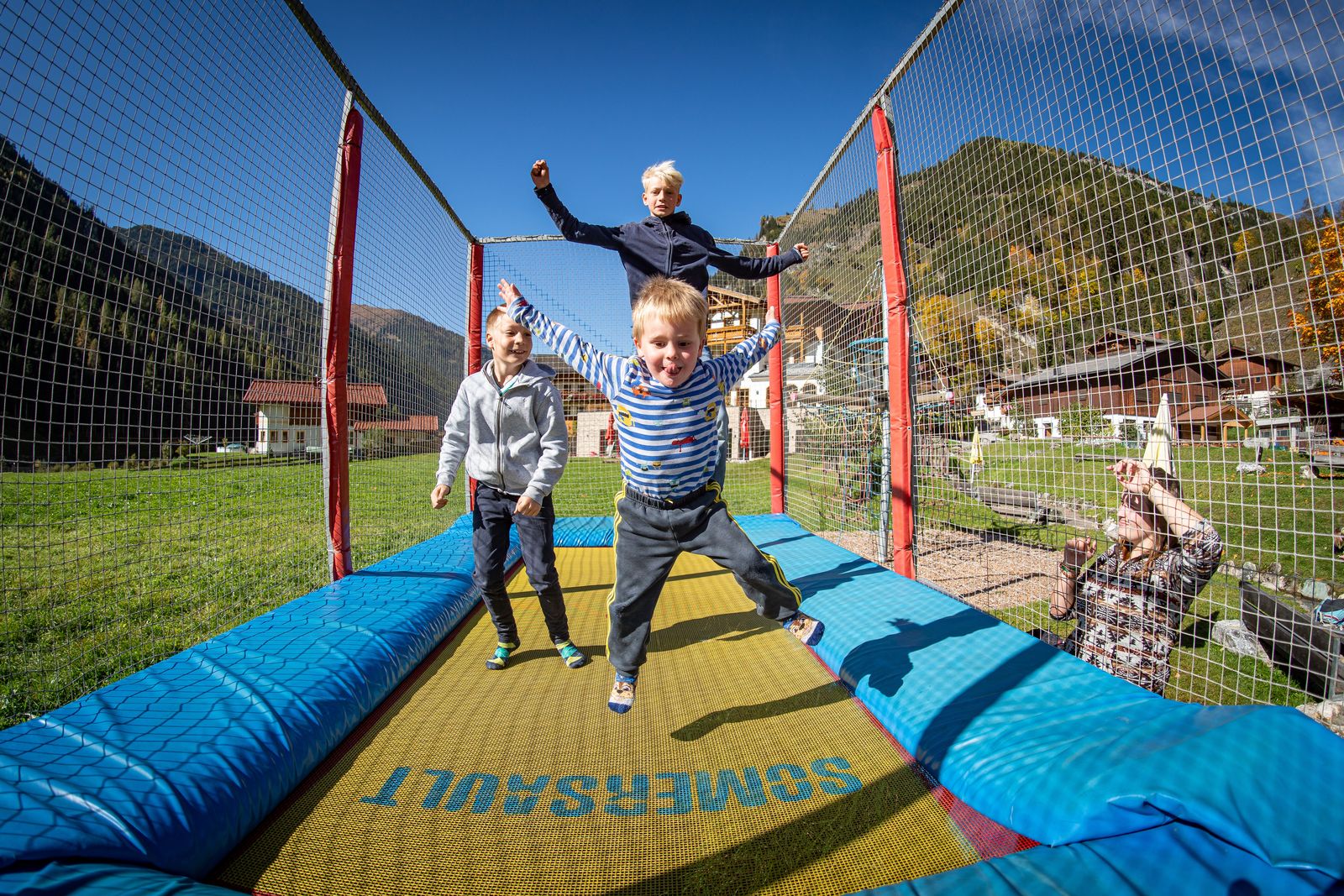 Kinderlachen - 1 Kind gratis image 3 - Familotel Salzburger Land Familienhotel Oberkarteis