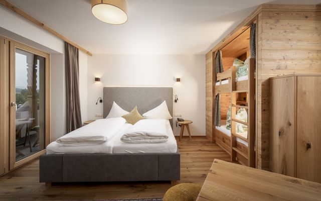 Familienzimmer Typ 2  (1 Raum image 4 - Familotel Tirol Landgut Furtherwirt