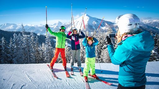 Die beeindruckende Bergkulisse inmitten der Salzburger Berge begeistert Skifahrer, Snowboarder und Freerider.