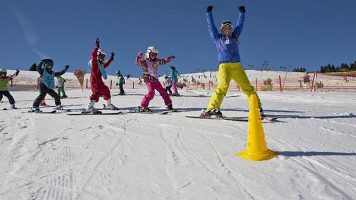 Das Familotel Feldberger Hof liegt inmitten eines traumhaften Skigebiets.