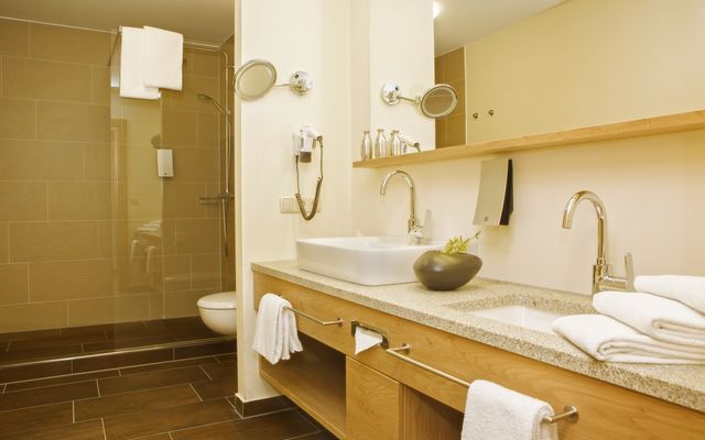 Badezimmer Familienappartement Top 2-Raum | Familotel Schreinerhof