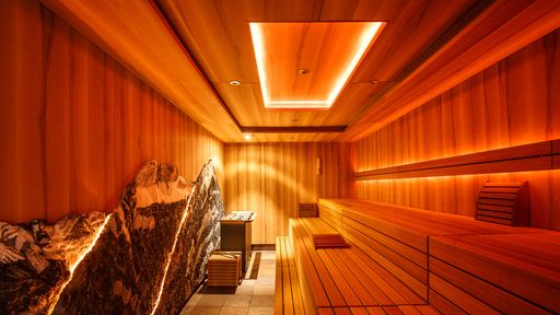 Die grosszügige moderne Saunalandschaft (400 m²) im Familotel Swiss Holiday Park bietet, was sie verspricht.