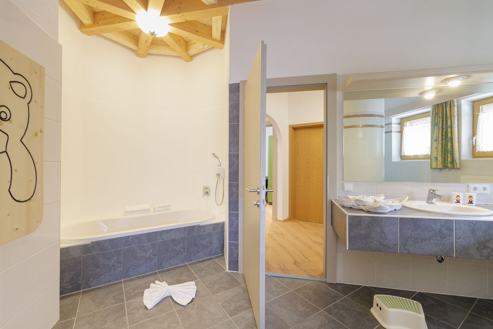 Turmsuite image 2 - Familotel Tiroler Zugspitzarena Kaiserhof