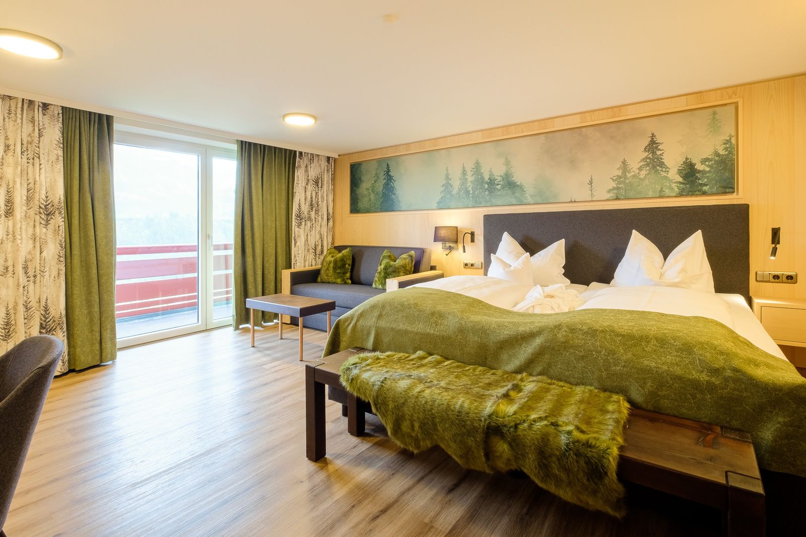 ZimmerdetailTannenwipfel - SuitenTalseite mit Panoramablick image 1 - Allgäuhotel Tanneck