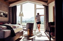 BIO HOTEL Bergzeit: Ausblick aus dem Hotelzimmer - Natur- & Biohotel Bergzeit, Zöblen, Tirol, Österreich