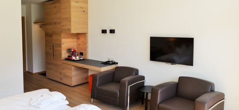 DAS GRASECK - mountain hideaway & health care: Room with terrace image #7