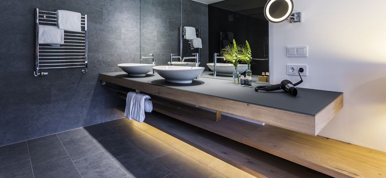 DAS GRASECK - mountain hideaway & health care: Panorama Junior Suite sunny side with balcony image #5