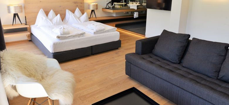 DAS GRASECK - mountain hideaway & health care: Panorama Junior Suite sunny side with terrace image #6