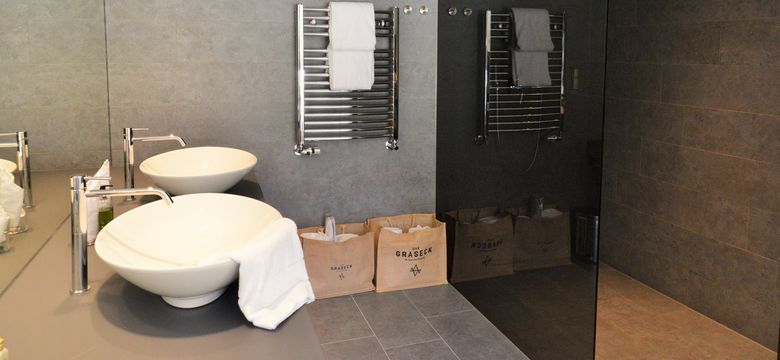 DAS GRASECK - mountain hideaway & health care: Panorama Junior Suite sunny side with terrace image #3