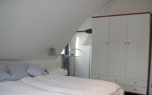 Schlafzimmer mit Doppelbett im OG