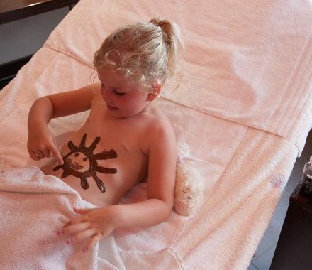 Schokoladen- Rückenmassage (bis 10 Jahre) - DAS AHLBECK HOTEL & SPA