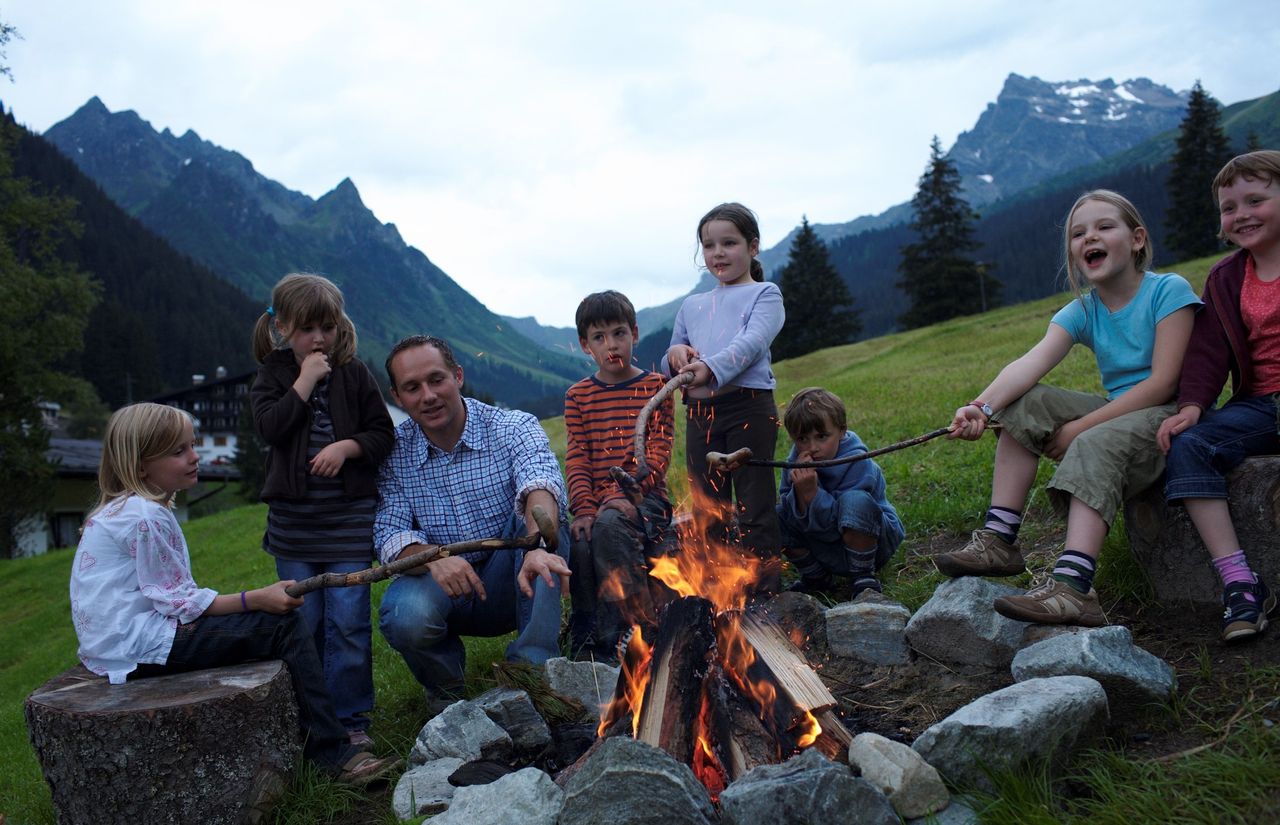 Grillen am Lagerfeuer