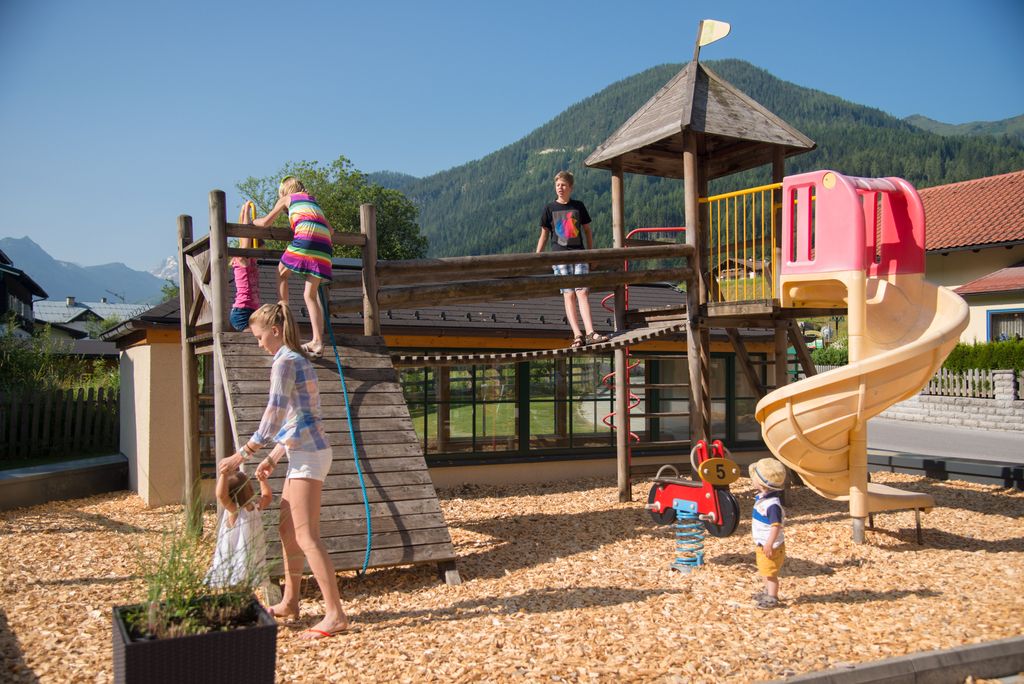 Familienurlaub mit Kinderbetreuung - Familienhotels.de
