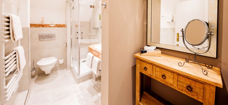 Romantischer Winkel - RoLigio® & Wellness Resort: Double Room "Schlösschen Zimmer zum See" image #2