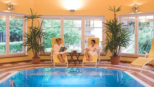 Der Pool ist für die ganze Familie ein Badespaß.