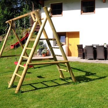 Garten mit Spielplatz, Ferienhaus Kreuzlauhof, Mayrhofen, Tirol, Tirol, Österreich