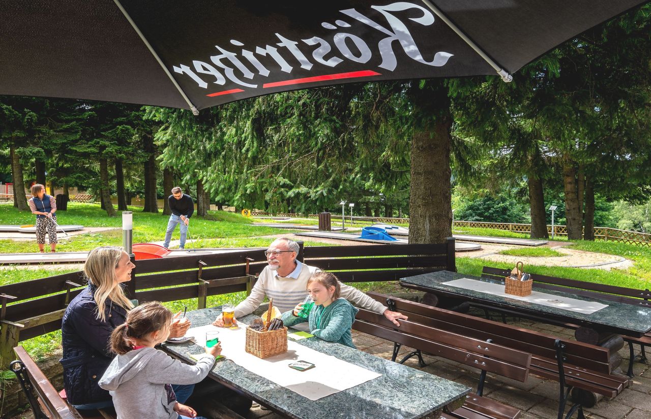 AHORN Panorama Hotel Oberhof - Biergarten-Familie