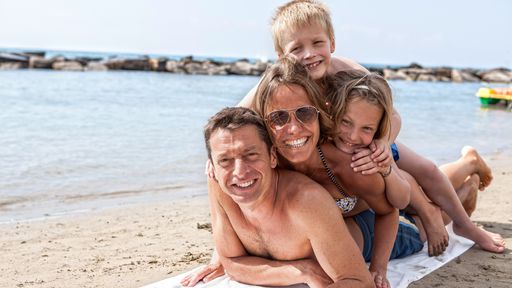 Der Privatstrand in Ligurien im Familotel La Baia mach Ihren Urlaub einmalig.