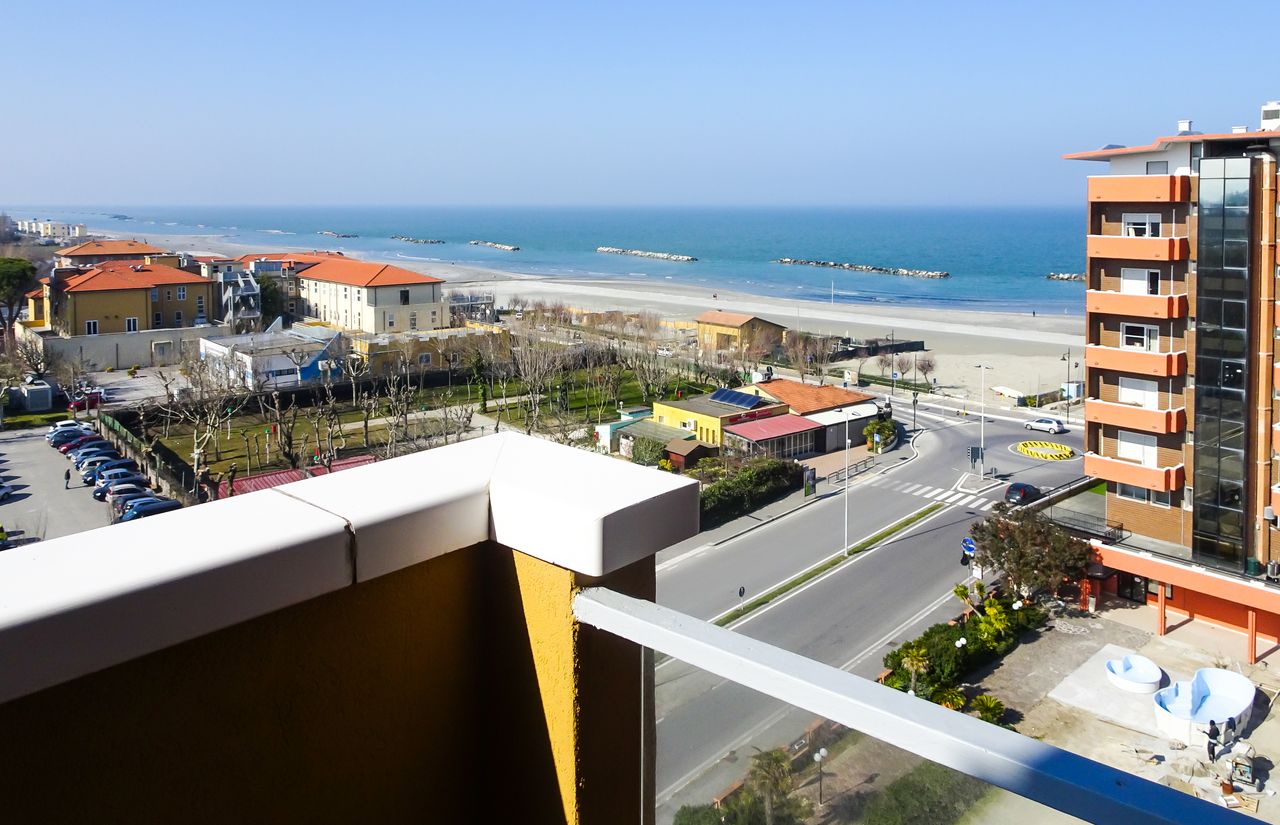 Hotelzimmer mit Balkon und Meerblick
