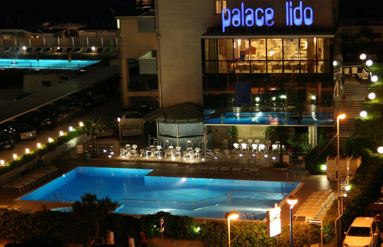 Das Color Palace Lido am Abend