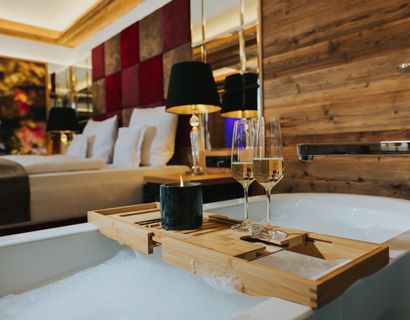 Ortner´s Resort : Roederer junior suite in the Wappen house including Ortner's gourmet half-board