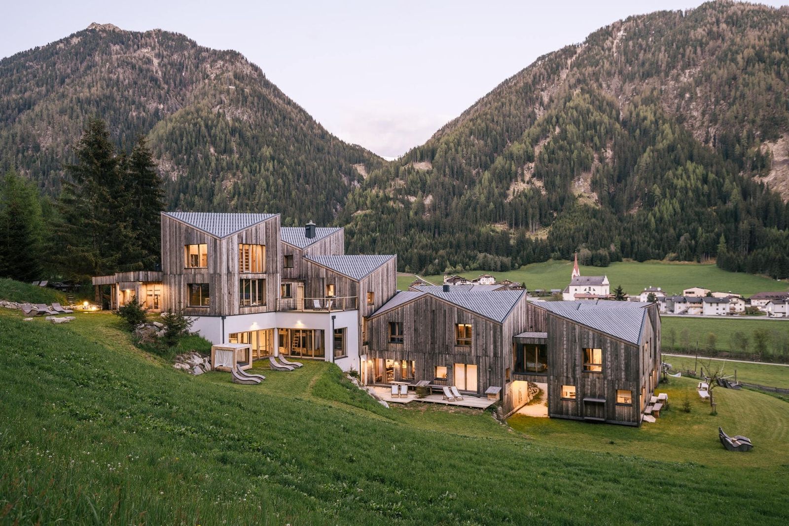 Biohotel Blaslahof: Außenbereich Abendstimmung