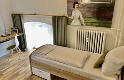 Standard single room with bathroom (3/3) - Biohotel Schloss Kirchberg