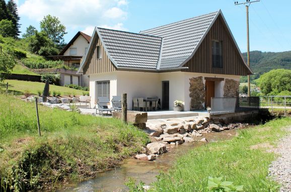 Außen Sommer 1 - Hauptbild, Chalet am Bächle, Hofstetten, Schwarzwald, Baden-Württemberg, Deutschland