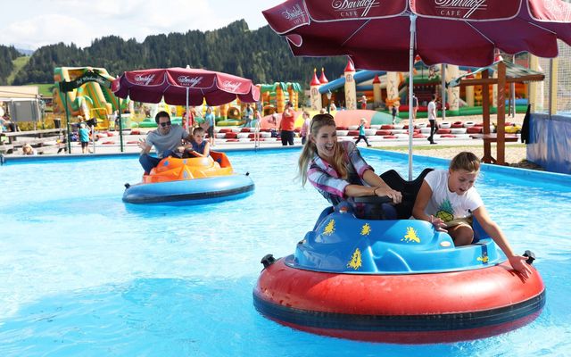 Wasserboote im Freizeitpark.jpg